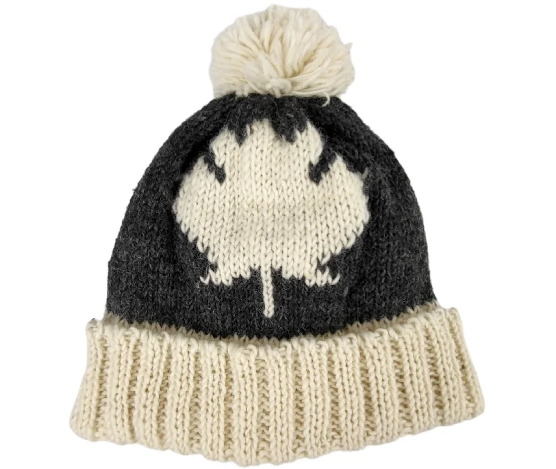 Wool hat, Pom Pom, Made from wool on the outside and fleece on the inside